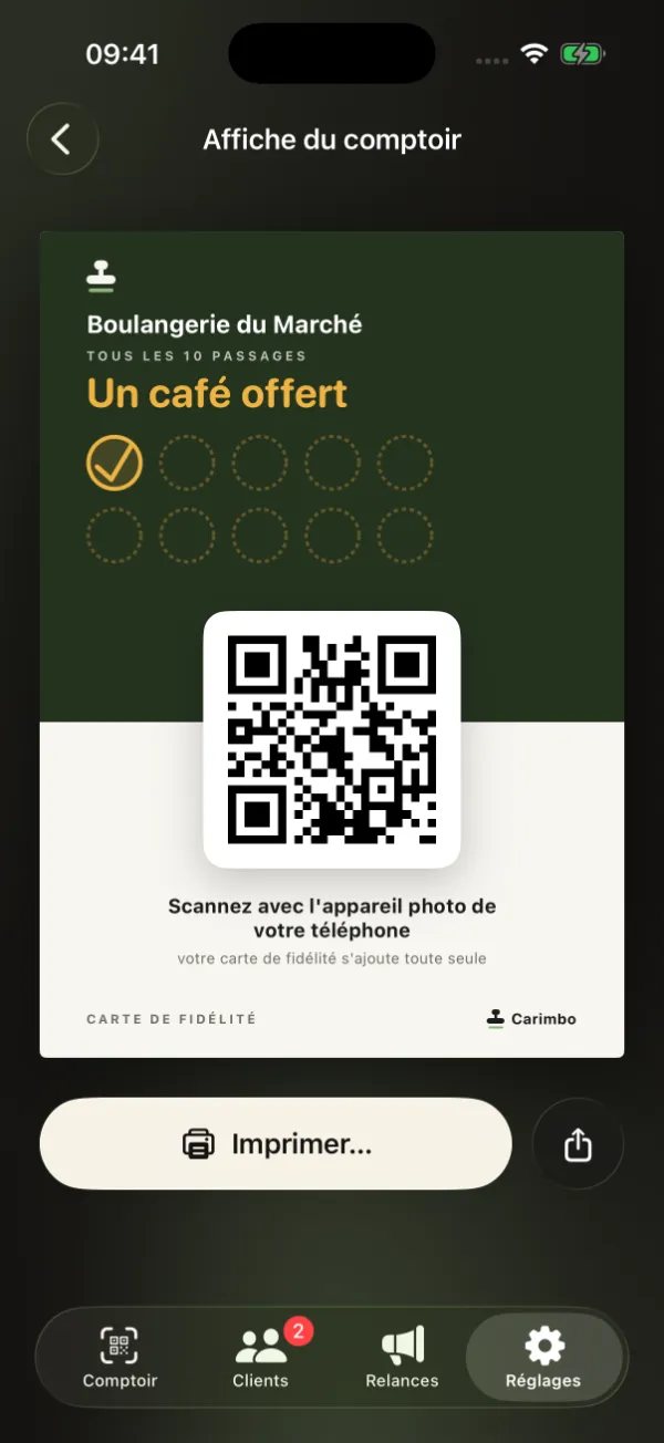 L’affiche du comptoir : « Un café offert », un grand code à viser, « Scannez avec l’appareil photo de votre téléphone ».